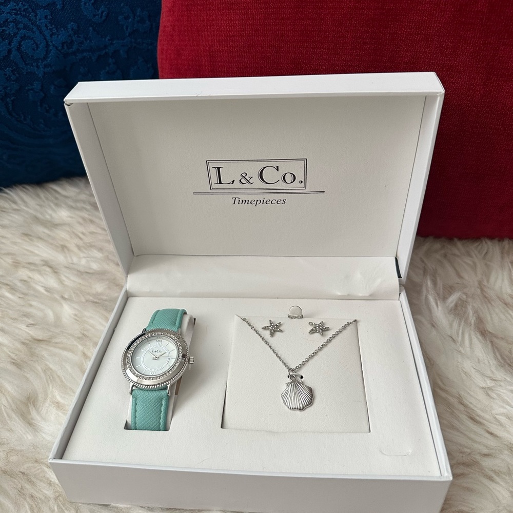Beautiful New Watch, Earnings and Necklace set